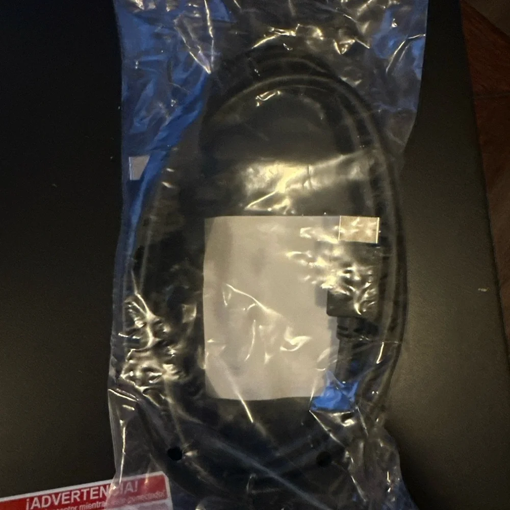 10 hdmi cables. 6 foot long. 4k hdmi cable. Brand new in the package.
